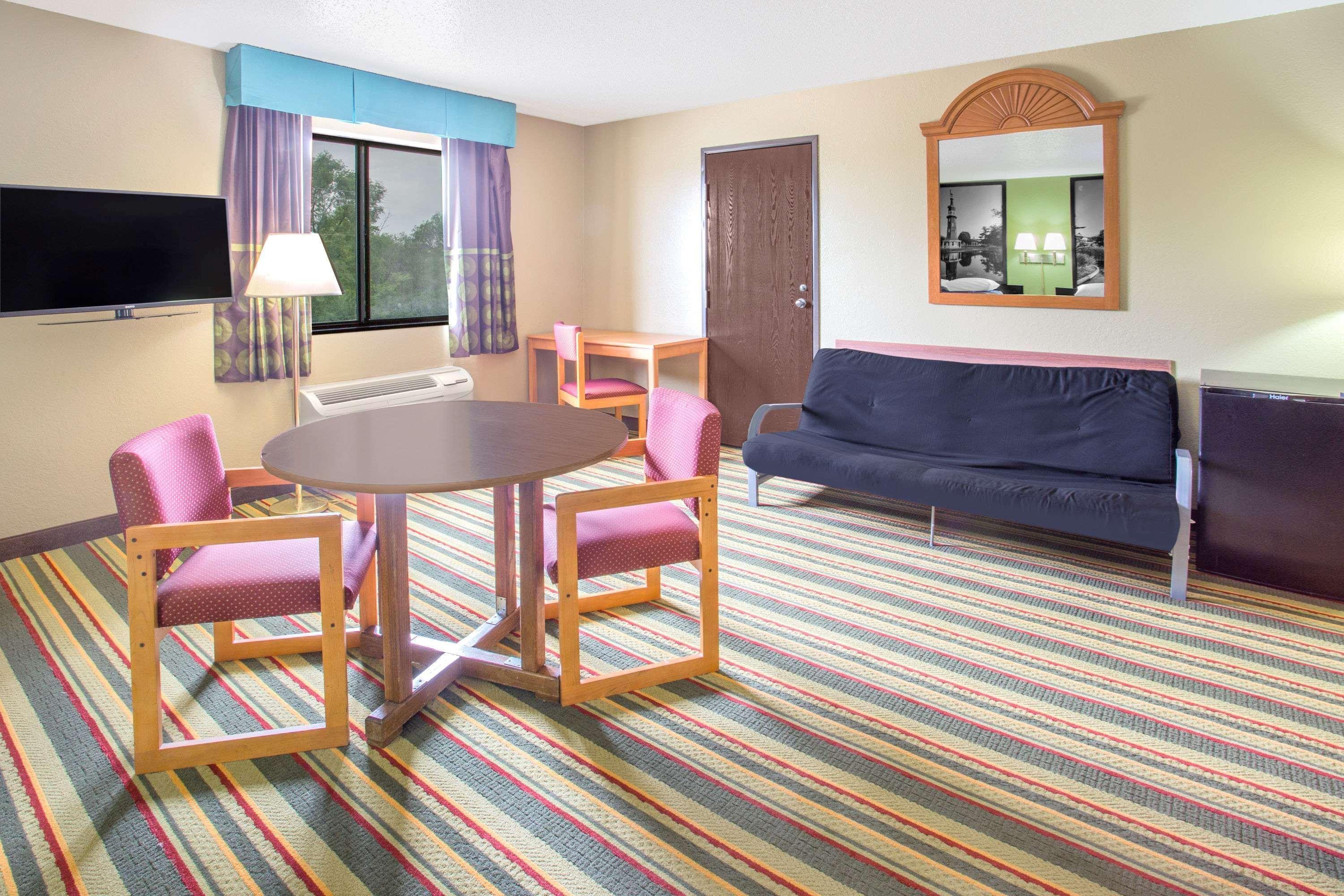 Motel Super 8 By Wyndham Champaign Zewnętrze zdjęcie